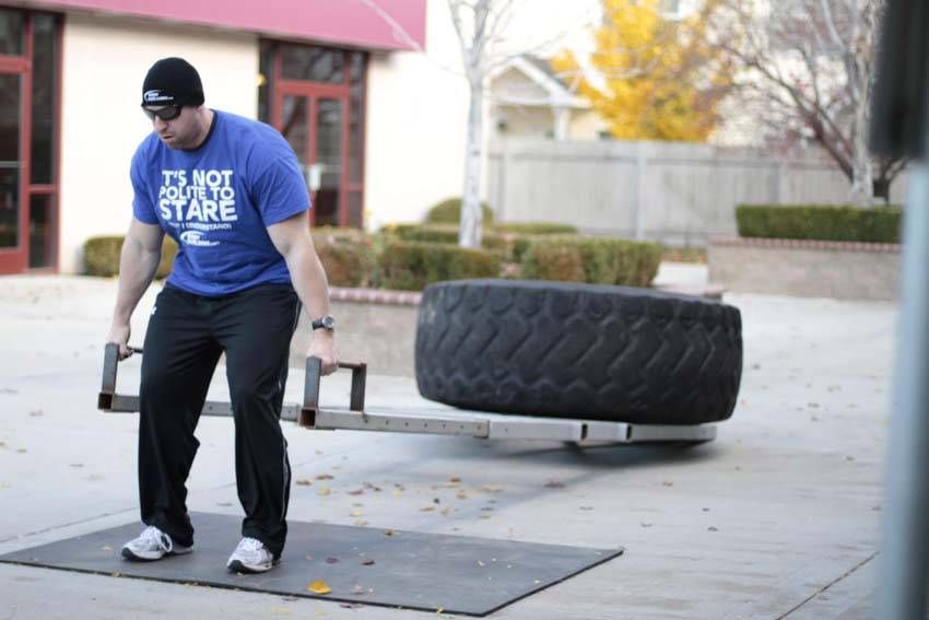 Car Deadlift exercise demonstration — targets the quads