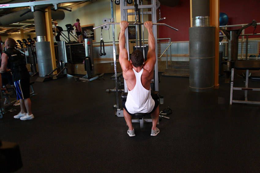 Close-Grip Lat Pulldown exercise demonstration, targeting the back