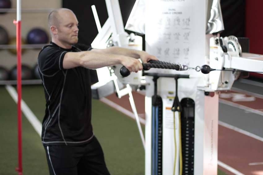 Face Pull exercise demonstration — targets the traps