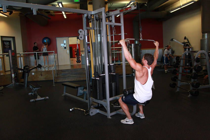 Lat Pulldown exercise demonstration — targets the back