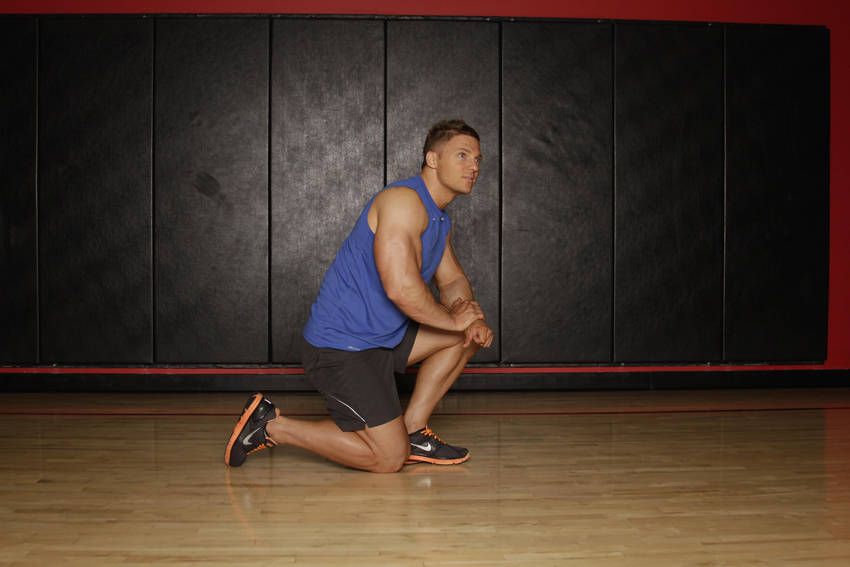 Plank exercise demonstration, targeting the abs