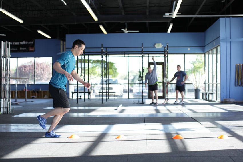 Single-Leg Hop exercise demonstration — targets the quads