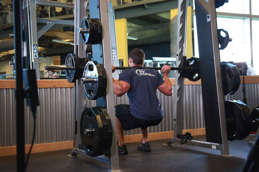 Smith Machine Squat exercise demonstration, targeting the quads