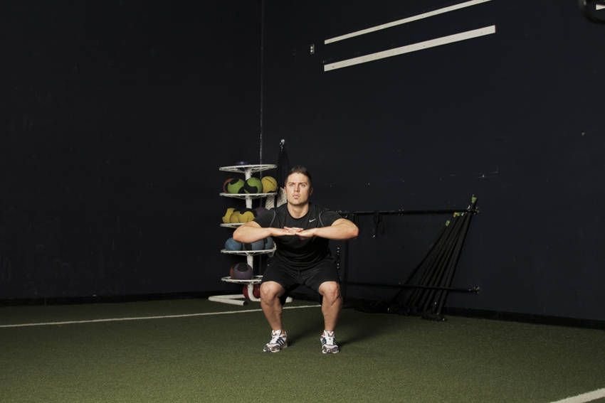 Tuck Jump exercise demonstration — targets the quads