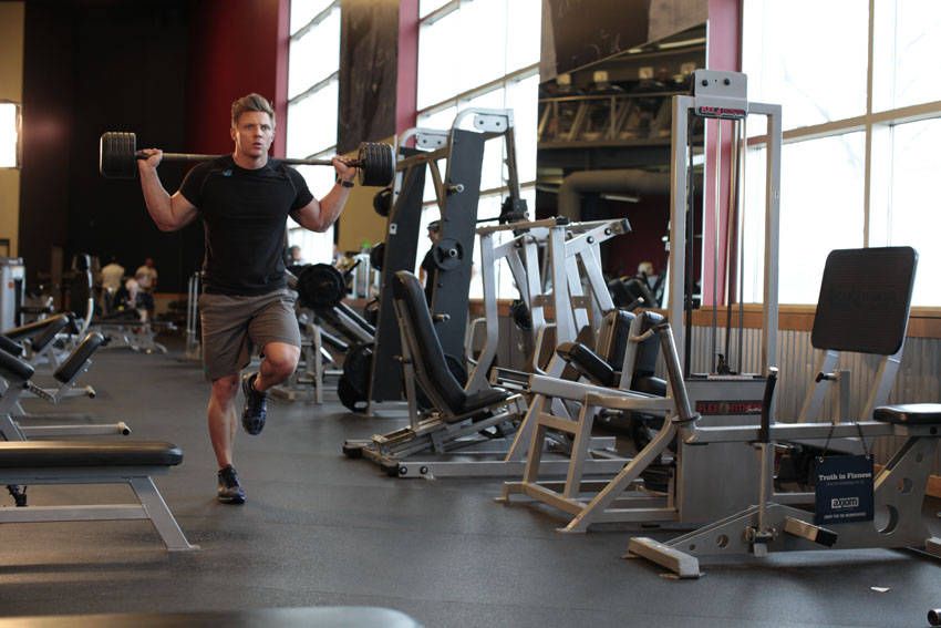 Walking Lunge exercise demonstration, targeting the quads